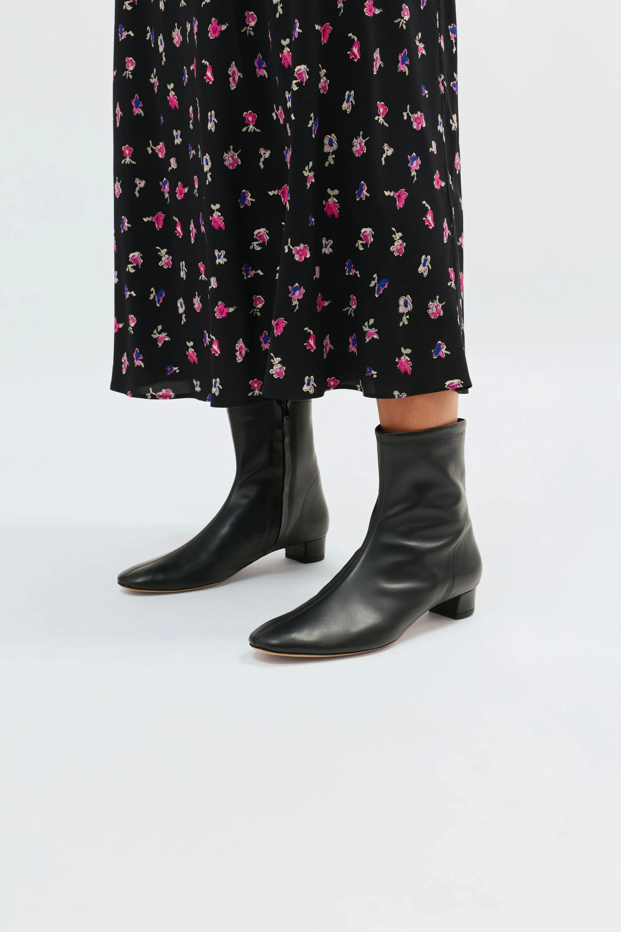 Gwen  -  French Ditsy Black - Image 7