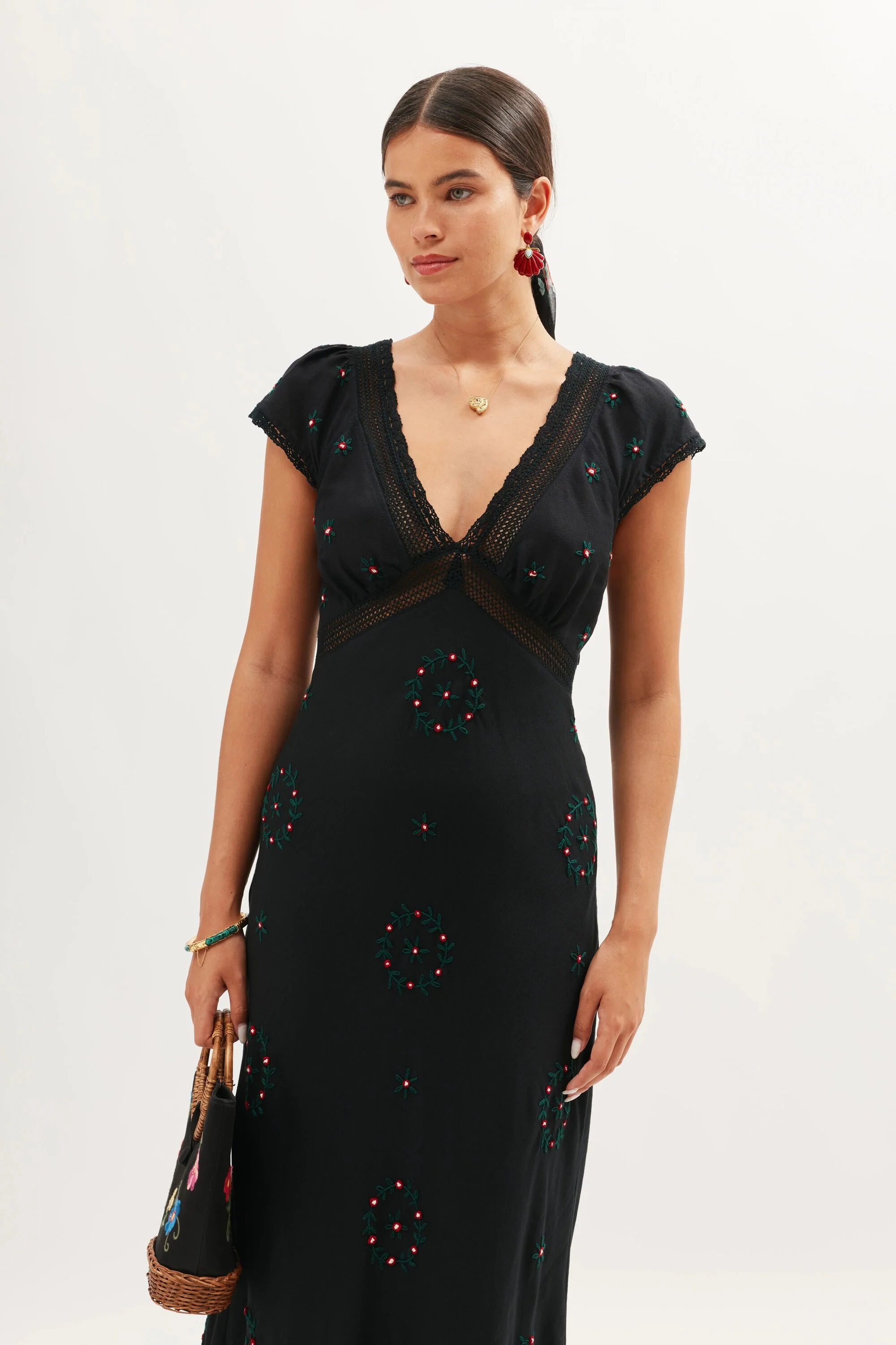 Iggy  -  Rose Trail Embroidery Black - Image 4