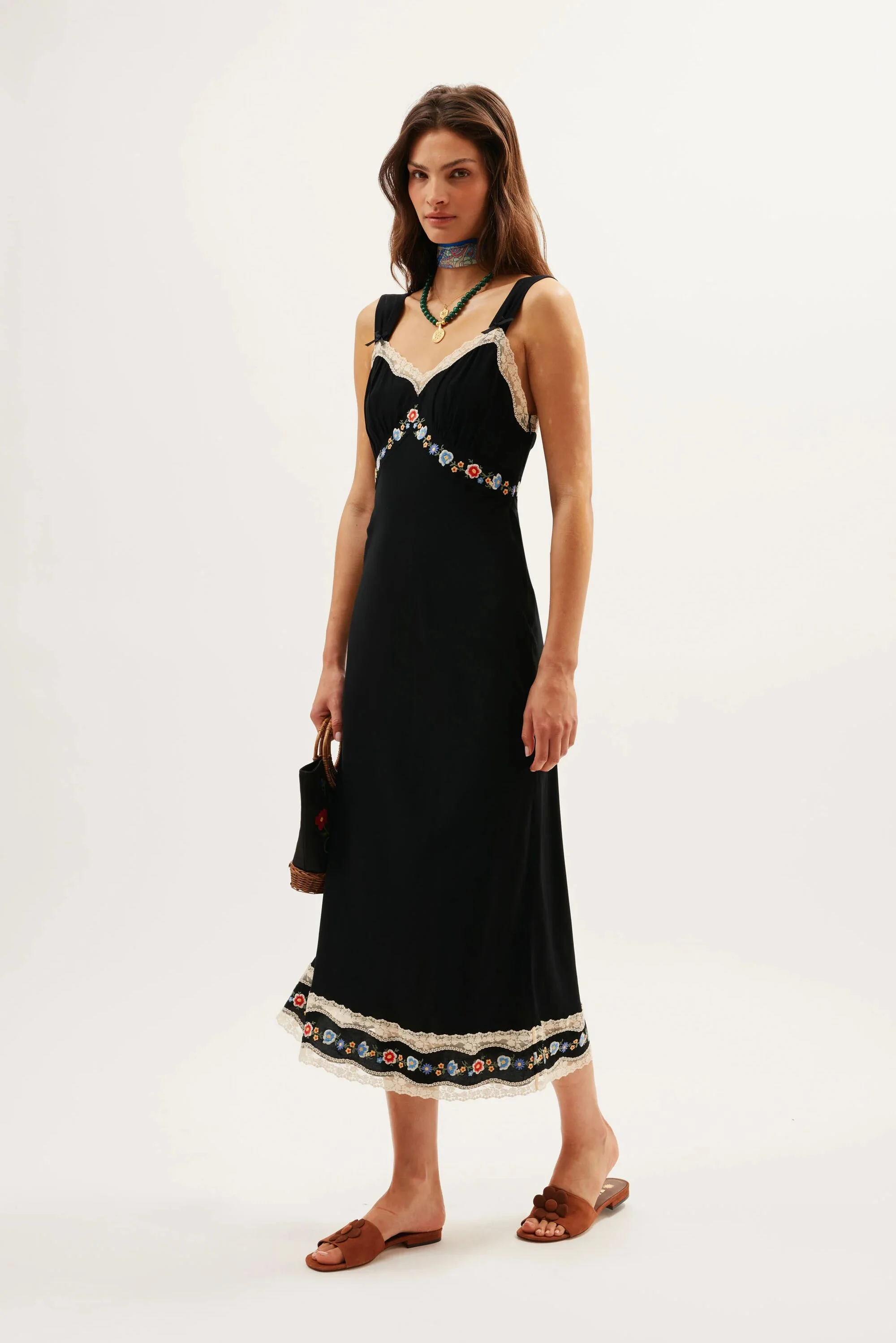 Lucie  -  Bloom Embroidery Black - Image 3
