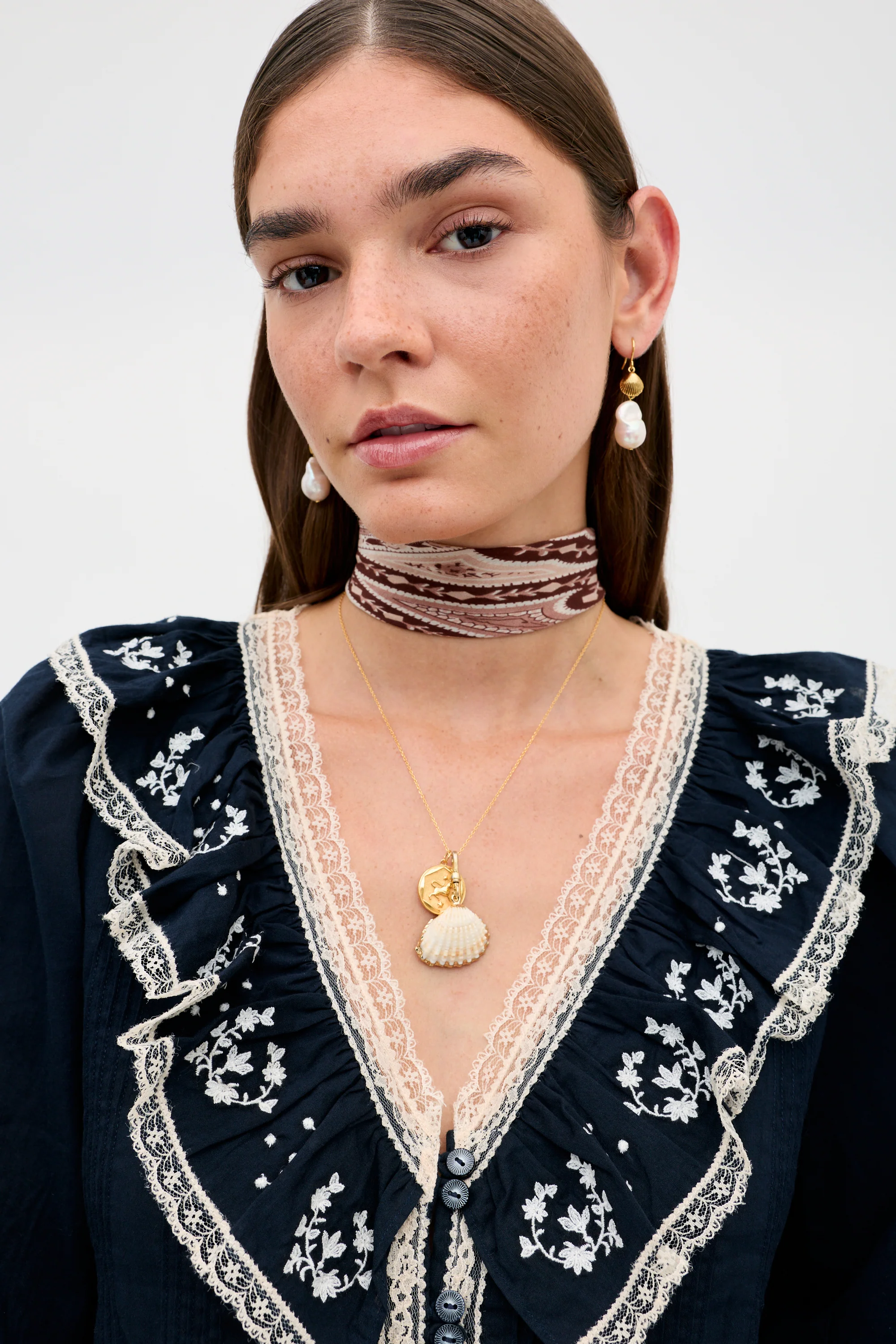solene top flower trail embroidery navy - Image 4